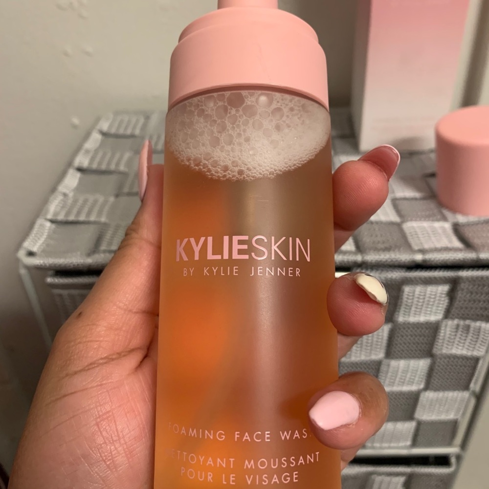 Kylie Jenner skin foaming wash
